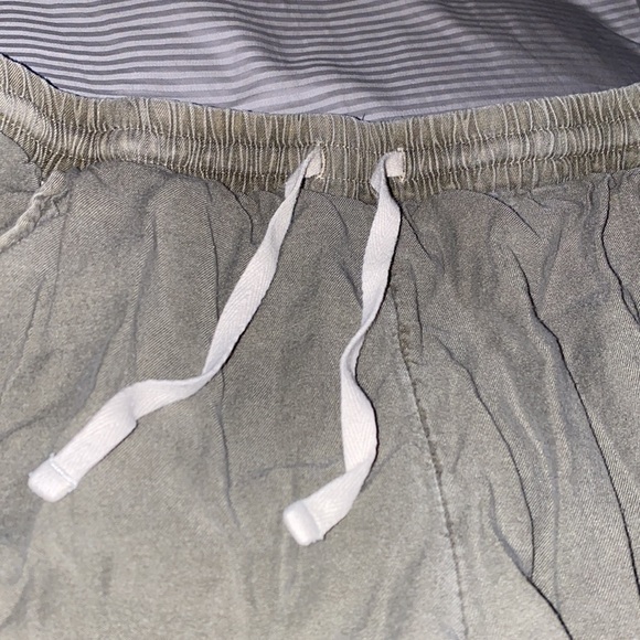 Billabong Green Shorts - Picture 4 of 4